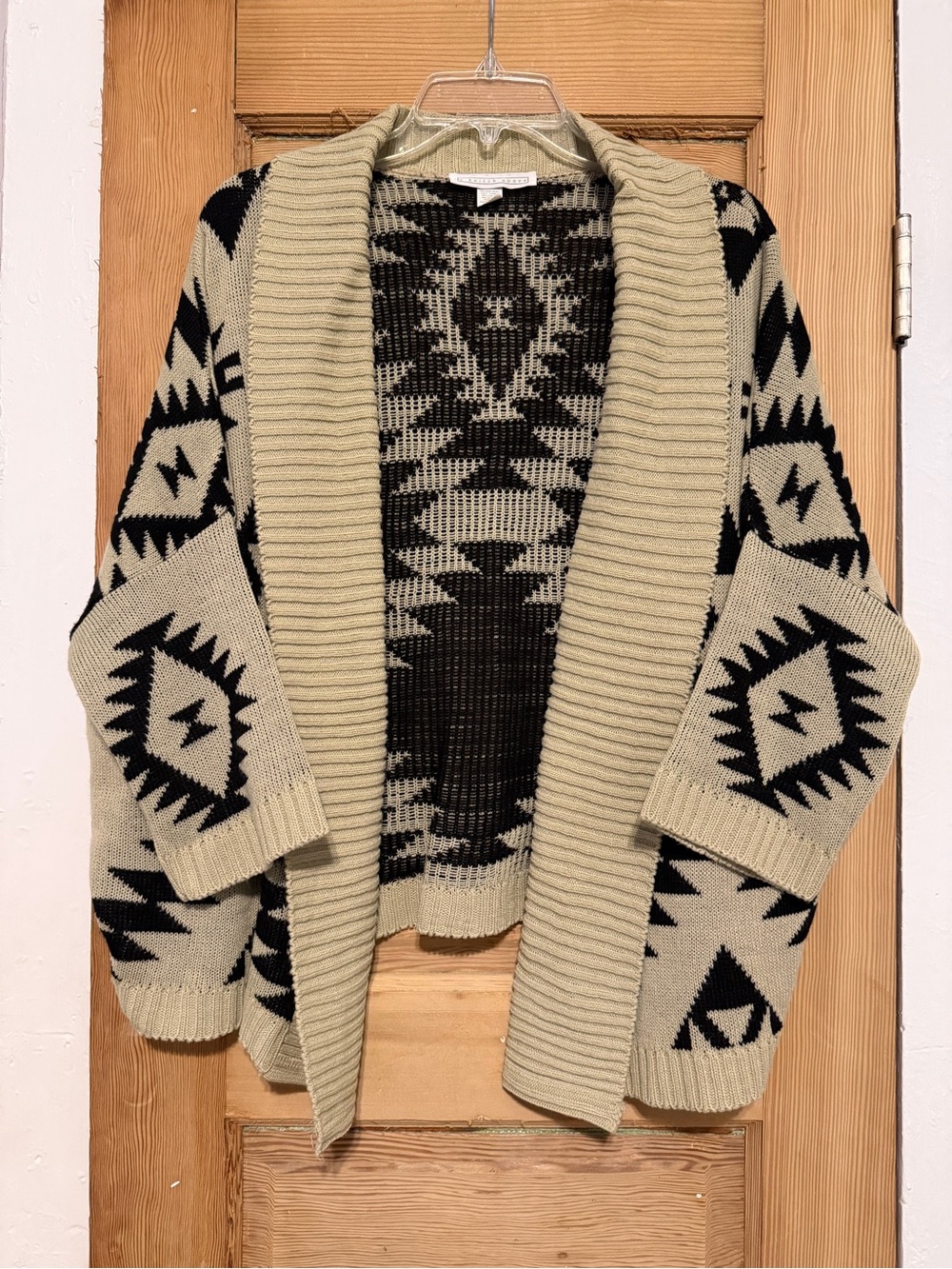 Cozy Geometric Open-Front Cardigan Sweater - Beige & Black